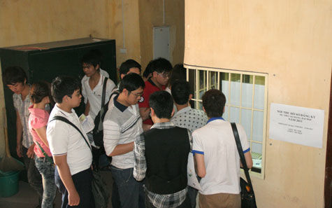 Nguyện vọng 2: Có trường nhận 10.000 hồ sơ